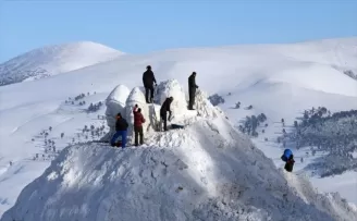 'Kardan şehit heykelleri' yapımına başlandı