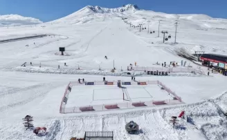 Kayseri Erciyes’te kar voleybolu heyecanı başlıyor