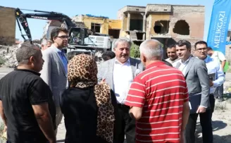 Kayseri Melikgazi’den metruk bina mesaisi