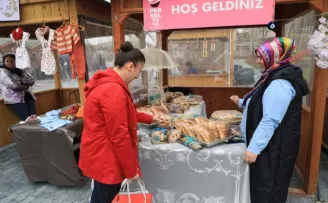 Kayseri Talas’ın Maharetli Eller Kadın Üretici Pazarı’na büyük ilgi