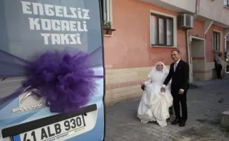 Kocaeli’de ’Engelsiz Taksi’ gelin arabası oldu