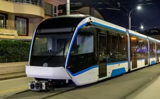 Kocaeli’de raylı sistem güçleniyor... 5 tramvayın ilki raya indi