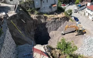 Kocaeli Gölcük’te toprak kaymasına ani müdahale