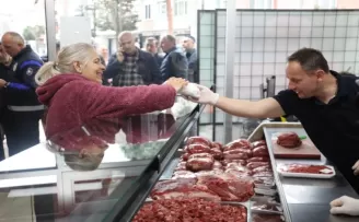 Kocaeli İzmit’te ’Halk Et’e yoğun ilgi