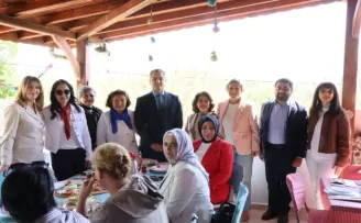 Kocaeli İzmit’te kadın muhtarlara Anneler Günü kahvaltısı