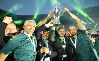 Kocaeli şampiyonluk kupasını kaldırdı!