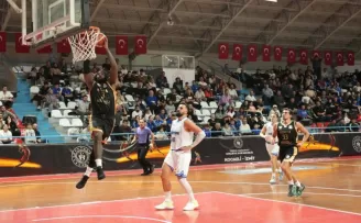 Konya Büyükşehir zirve takibini sürdürüyor