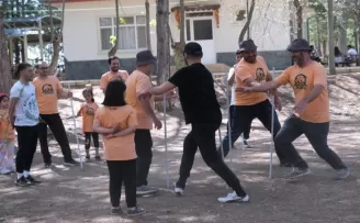 Konya’da bu kez kampta baba ve kızlar buluştu