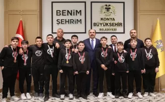 Konya’da dereceye giren öğrencilerden Başkan Altay’a ziyaret