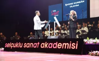 Konya Selçuklu’da Müzeyyen Senar şarkıları yankılandı