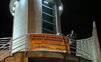 Konya Selçuklu’da ’Saadet’li gençlerden öğrencilere pankartlı karşılama