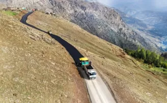 Köy yollarına sıcak asfalt