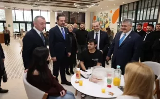 Kürşad Zorlu’dan Başkan Büyükakın’a tebrik