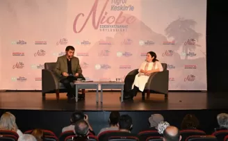 Latife Tekin Manisa’da sanatseverlerle buluştu