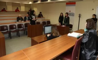 Lise öğrencileri 'sanal mahkemede' yarıştı