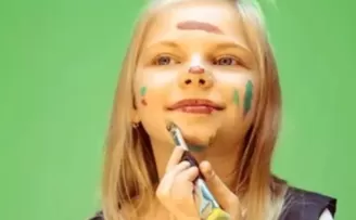 Makyaj yaşı 7–8’e düştü... Dijital içerikler çocukları etkiliyor