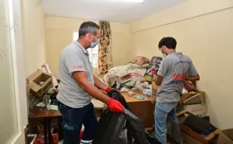 Manisa’da çöp ev temizlendi