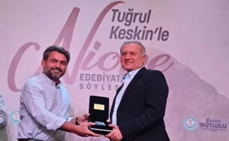 Manisa’da Murathan Mungan Manisa’da sanatseverlerle buluştu