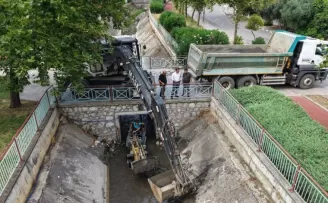 Manisa kent merkezinde dere ve kanal temizliği