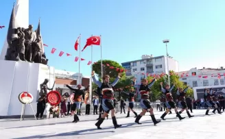 Manisa’nın kurtuluşunun 104’üncü yılı törenle kutlandı
