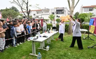 Manisalı öğrenciler ’Bahar’ ile geleceğe çiçek açtı