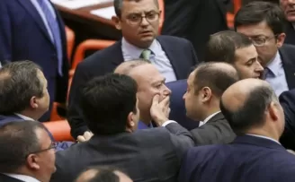 Meclis'te kavga: Atatürk olmasaydı, kimden doğacaktın