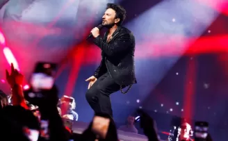 Megastar Tarkan Avrupa turnesinde büyülüyor