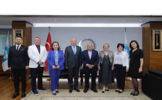 Memduh Büyükkılıç Bağımlılık Zirvesi’ne katıldı
