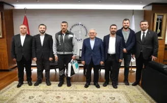 Memduh Büyükkılıç kahramanı ağırladı