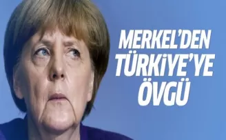 Merkel Türkiye'yi övdü