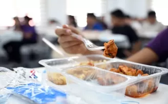 Mersin’de öğrencilere yemek desteği