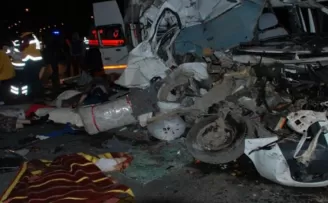 Midibüs sulama kanalına devrildi: 14 ölü, 26 yaralı