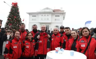 Mudanya’da belediye çalışanları yeni yılı Mütareke Meydanı’nda karşıladı