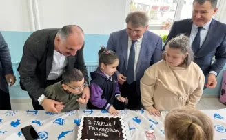 Mudanya’da özel gereksinimli bireyler için pasta kesildi