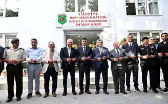 Muratpaşa’da yenilenen dernek binası açıldı