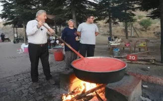 Mustafa Palancıoğlu salça kaynatma günlerine katıldı
