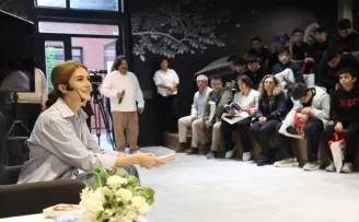 Oyuncu Elit Andaç Çam Nilüfer’de gençler ve işçilerle buluştu