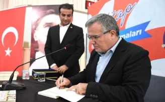 ‘Paşa’nın Sofracısı’ Bursa Osmangazi’de okurlarıyla buluştu