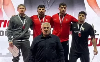 Sakaryalı sporcu Abdülsamet Antalya’da podyuma çıktı