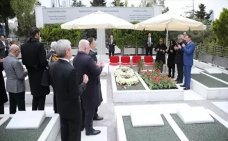 Sakıp Sabancı kabri başında anıldı