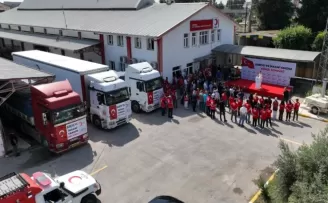 Suriye’ye 3 tır insani yardım malzemesi gitti