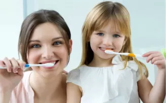 Süt dişlerinde düzenli fırçalama şart