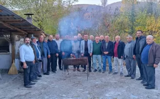 Tokat’ta siyasetçi, gazeteci ve eski muhtarlar buluştu