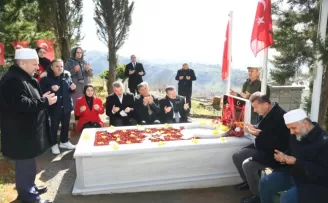 Trabzon’da Başkan Genç’ten Şehit Pilot Gençcelep’in kabrine ziyaret