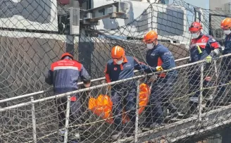Trabzon’da İHA saldırısı kurbanı denizci gemiden çıkarıldı