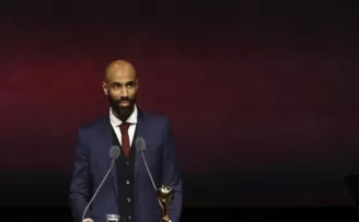 Ünlü futbol yıldızı hayatını kendisi gibi yetim büyüyen çocuklara adadı