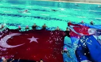 Uzunköprü’de su üstünde Cumhuriyet gururu