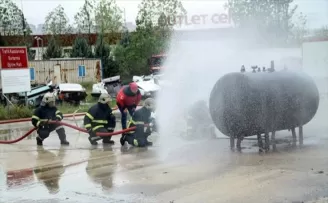 Venezuelalı itfaiyecilere Kocaeli'de eğitim