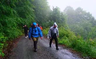 Yağmur eşliğinde cennet tabiatı keşfettiler!