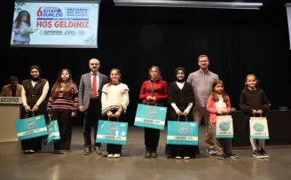 Youtuber Sertaç Abi, Çayırovalı sevenleriyle bir araya geldi